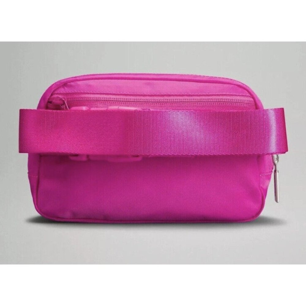 BRAND NEW Lululemon Everywhere Belt Bag Sonic Pink - Picture 2 of 4